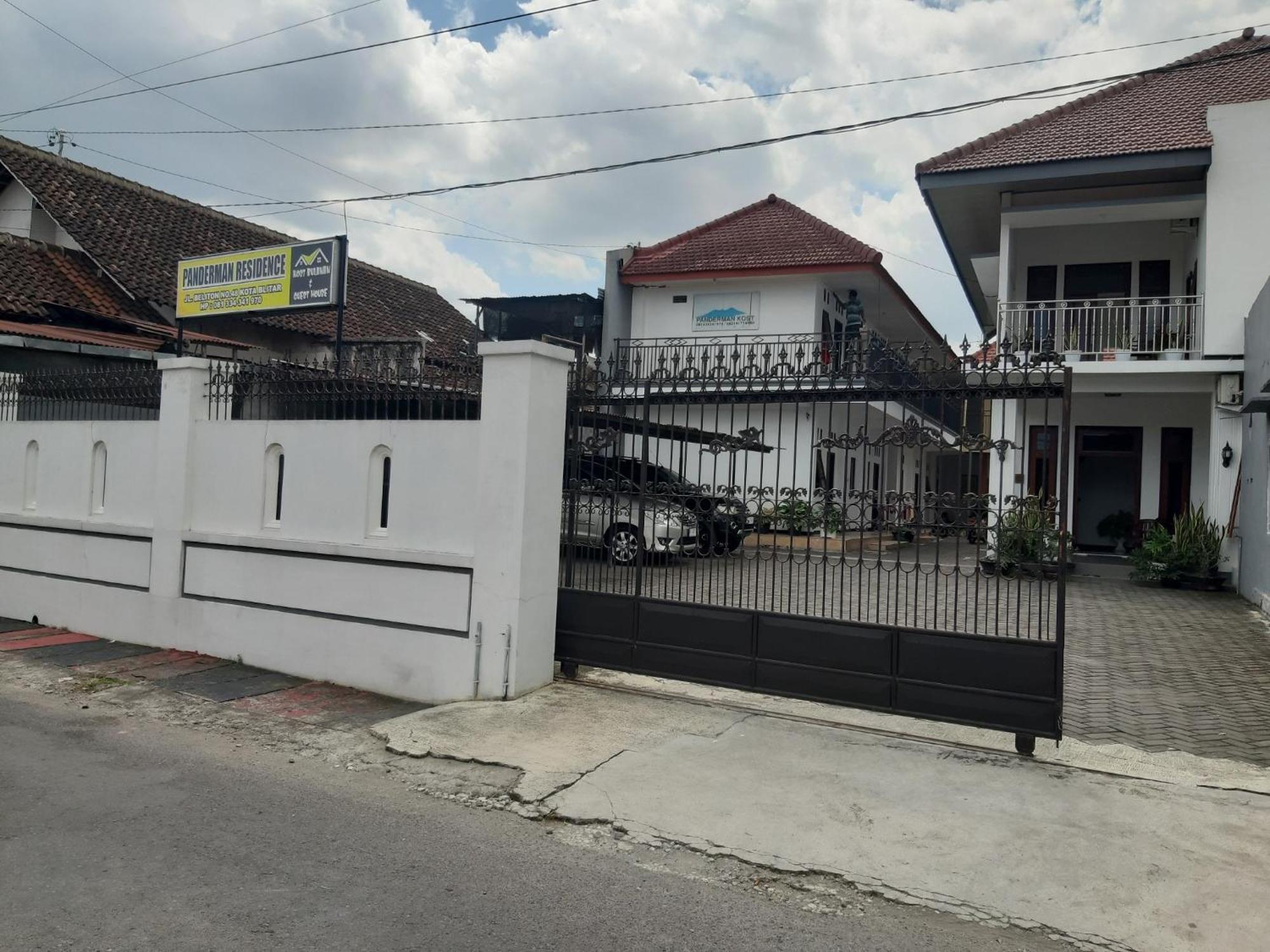 Oyo 2826 Panderman Residence Blitar Exterior photo