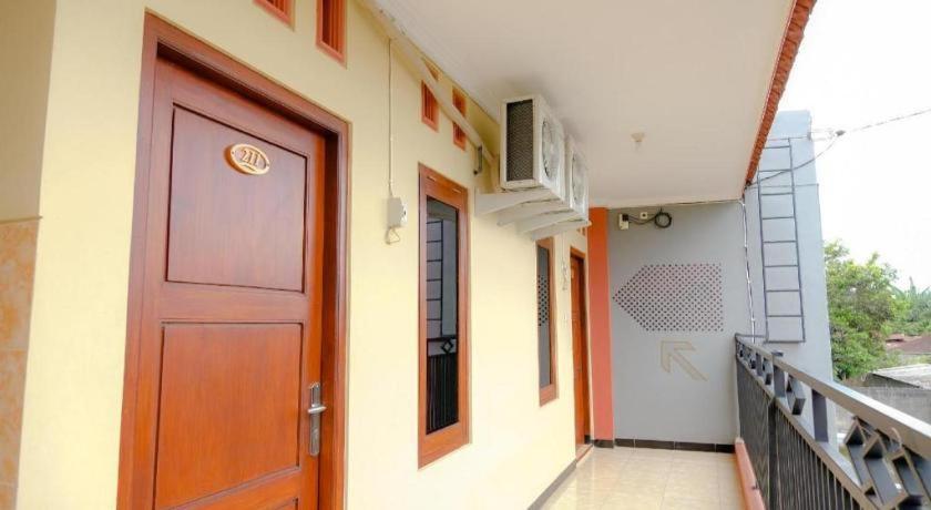 Oyo 2826 Panderman Residence Blitar Exterior photo